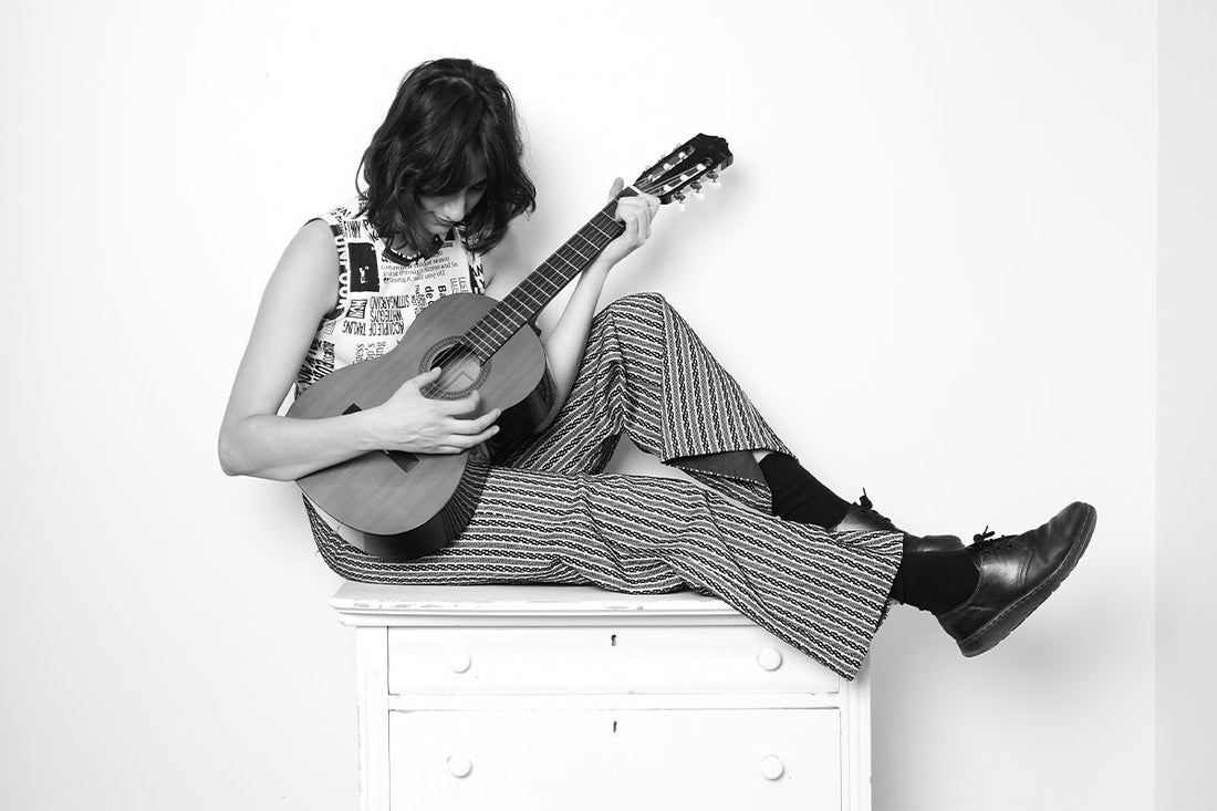 Common Holly Releases French-Language Cover "Amour, Amour" Written By Michel Legrand