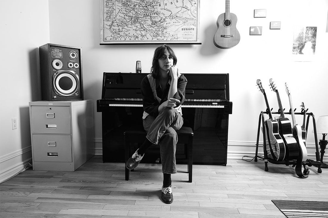 Common Holly Shares "Terrible hands"